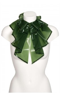 gerouchte latex choker