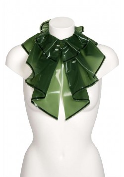 gerouchte latex choker
